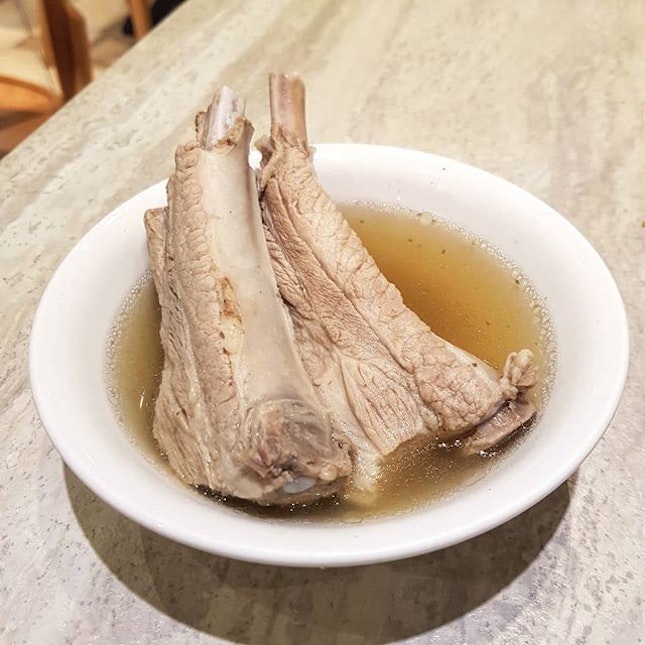 Felt cheated paying $11.90 for this Signature Pork Loin bak kut teh because it only came with 2 pieces of meat whereas i could get 3 pieces of meat at similar quality from my favourite Song Fa Bak Kut Teh at just $7++.