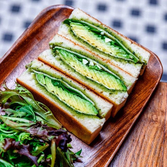 Thicc-ly Sliced Avocadoes in Bread? 🙋🏻‍♂️
