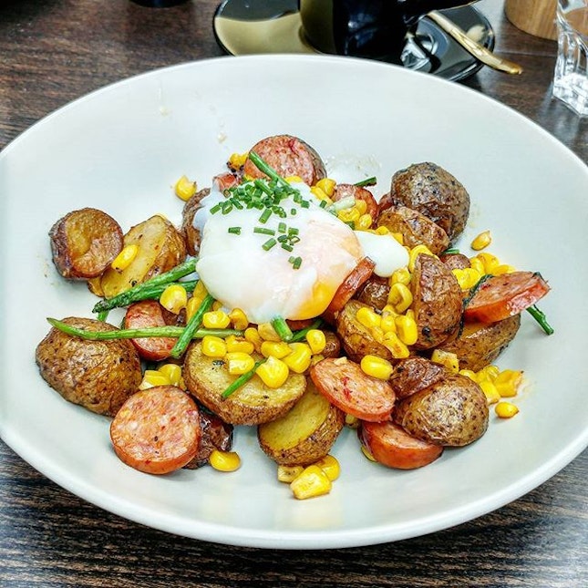 The Mess ($20++) consisting of baby potatoes, spicy sausage, corn and asparagus topped with a sous vide egg.
