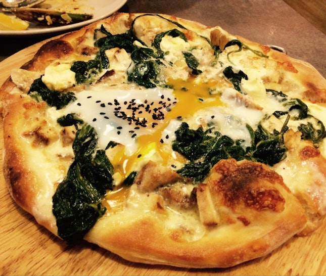 Spinach & Egg pizza