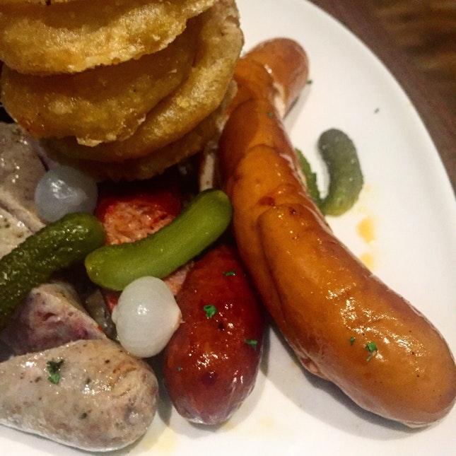 Sausages And Onion Rings 