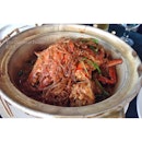 Thai style crab with vermicelli served in clay pot that kept everything hot throughout our dinner service.