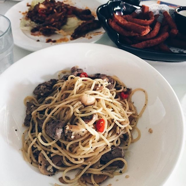#throwback beef aglio olio- one of the cheapest yet scrunchy sunday meal.
