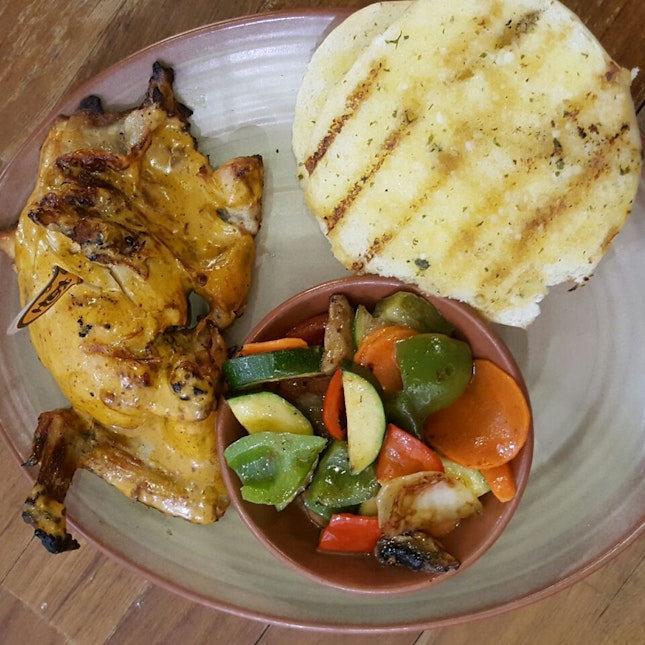 1/4 Chicken With Garlic Bread And Grilled Vege