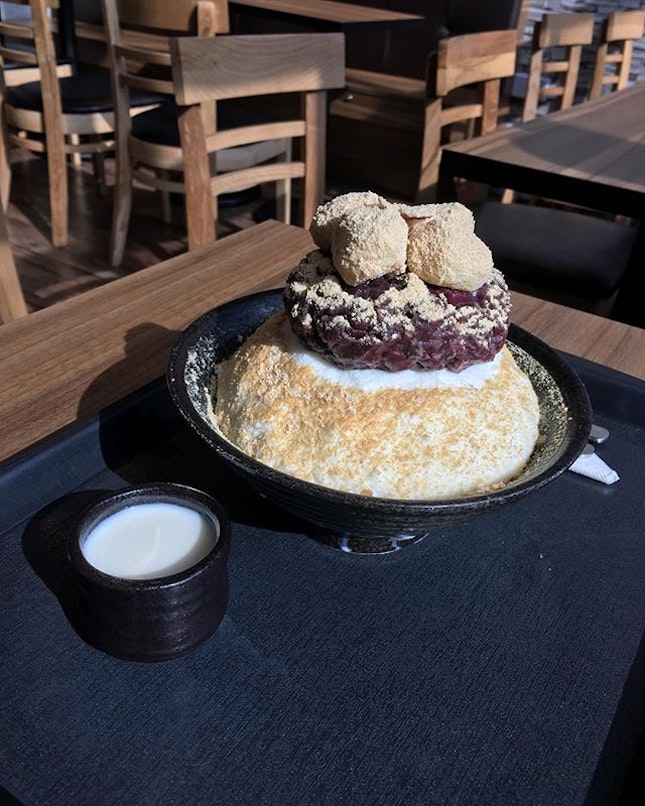 Today’s weather got me dreaming of this bowl of bingsu 🤤  Though there’s a Hougang-exclusive flavor (thai milk tea), I still played safe and had pat bingsu ($12.90).