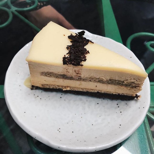 Earl Grey White Chocolate Mousse Cake 