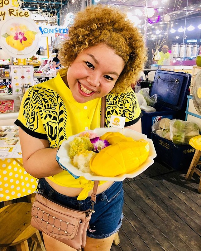 For super value for money mango sticky rice (99 baht for big size), look for this humble cute lady boss at Neon Night Bazaar beside Palladium, opens every night.