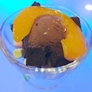 DIY #chocolate #icecream with peach slices, #marshmallow and #brownie cubes 🍪