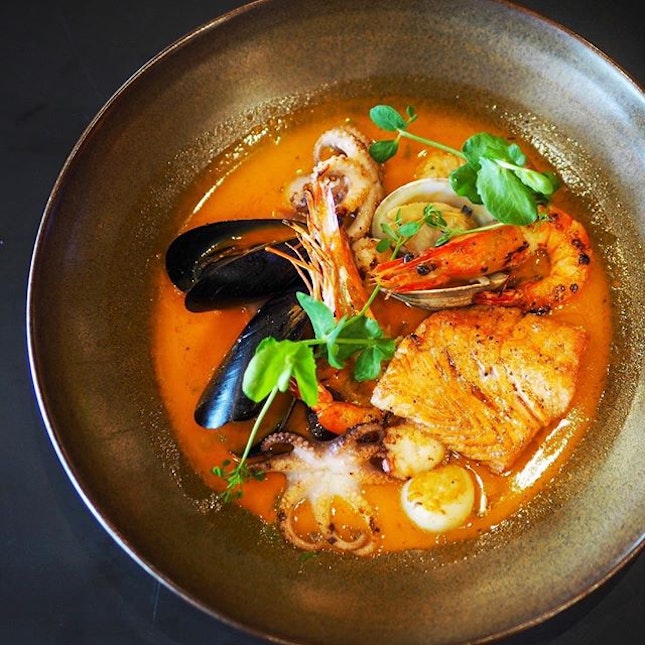 Joey's Fisherman Stew $38
☻☻☻☻☻☻☻☻☻☻
A medley of seafood consisting of prawns, shellfish, octopus, scallops and salmon.
