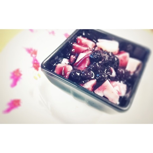 blueberry cream with douhua.
