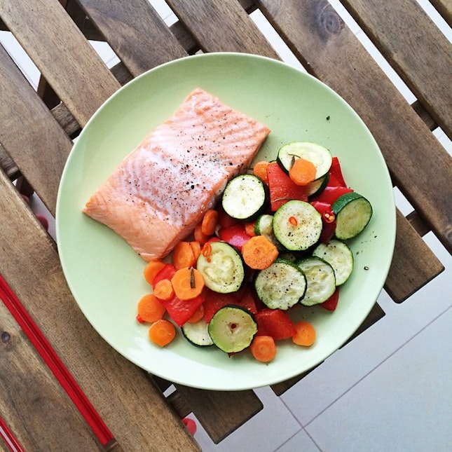 salmon and roasted peppers, zucchini and carrots tossed in olive oil, chilli padi, garlic salt and pepper.