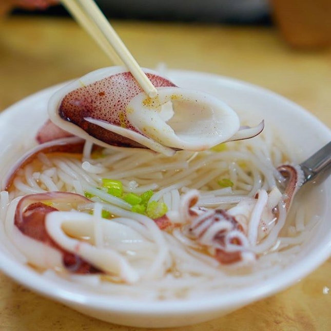 Famous local delight in Tainan - Squid Rice Noodle Soup 小卷米粉