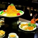 Lobster Yusheng with Bird Nest (龙虾燕窝鱼生)
Toss to abundance and fortune with the heavenly combination of the luxurious lobster meat and the nourishing goodness of bird nest!