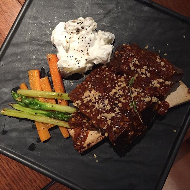 Korean BBQ Beef Short Ribs ($24.90) 🐮

This perfectly grilled short ribs was served with the most unique sauce I've ever had!