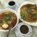 Couple breakfast on a drizzling Thursday morning 😀
All time favorite Mee Rebus & Mee Siam.