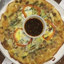 Seafood and Green Onion Pancake ($20)
🔹
Thin sliced : Nice 😉
🔹
#burpple