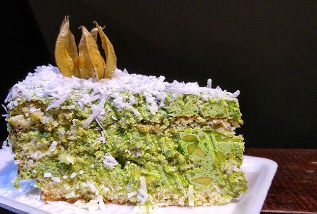 @lamansdelight avocado cake ($15) Indulge in a huge portion of layered avocado cake with coconut this weekend at PasarBella !