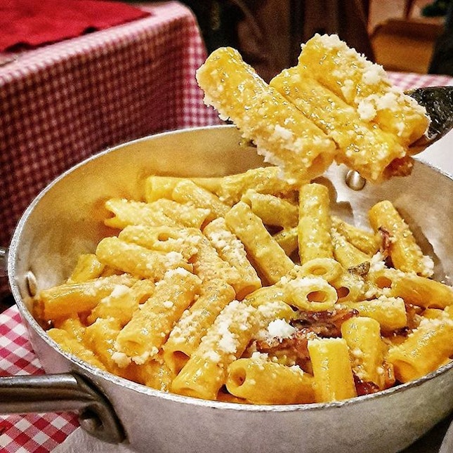 Looking like Christmas came early with this very al dente, carbonara rigatoni.