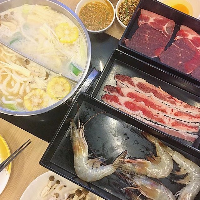 Collagen hot pot with free flow premium meat and prawn