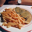 [L'entrecote] If you're feeling some fries, this is the place to visit because they have FREE FLOW FRIES 😍🎉🎏 the classic steak and frites ($32.90) comes with a walnut salad as well.