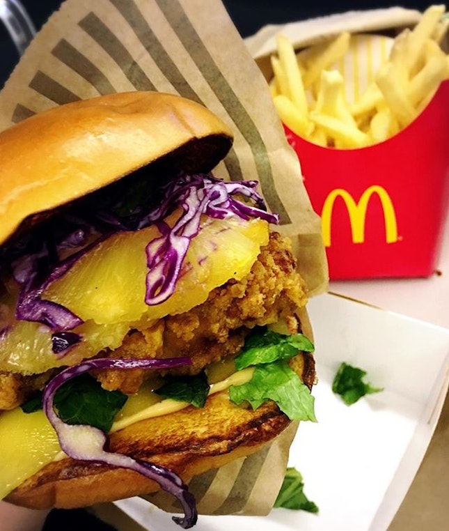 Usually not a fan of fast food BUT this Buttermilk crispy chicken burger quite appealed to me.