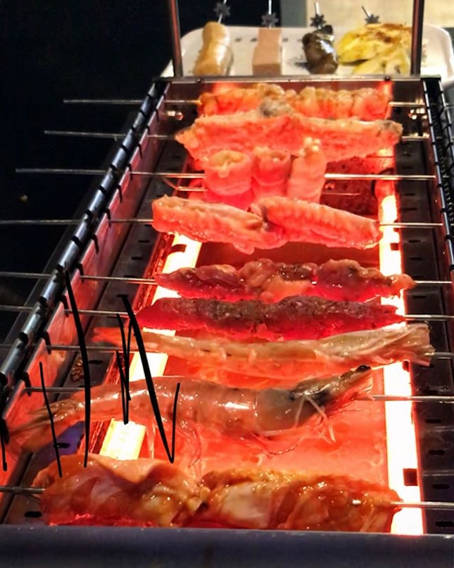 Our first experience with this type of rotating BBQ was in Hongdae Seoul, famous for their lamb skewers.
