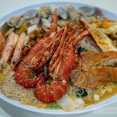 Enjoy lobster platter in your comfortable clothes and slippers at Woon Woon Pek Beehoon.