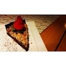 Earl Grey-infused Chocolate Tart, a sweet thick slab of chocolate that leaves a satisfying earl grey after taste, topped with crunchy crumbles and a nicely cut strawberry in a shape of a flower, all in all a really satisfying and enjoyable piece of culinary art.