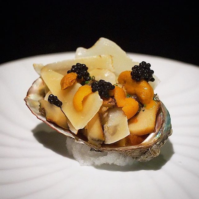 [ Awabi a la plancha with parmesan, fresh Uni & smoked caviar $42.80 ] Good portion for sharing 😄 Yummay!