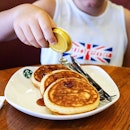 My breakfast khaki this morning and his favourite pancakes from @starbuckssg #backsidechin #samechin .