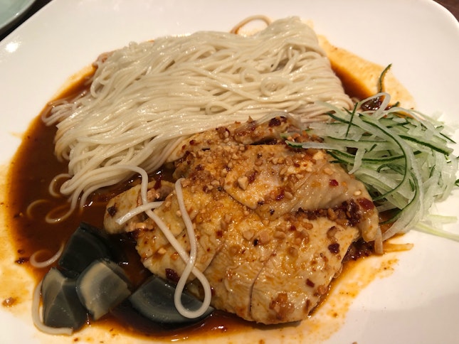 Steamed Chicken and Noodle with Chili Sauce