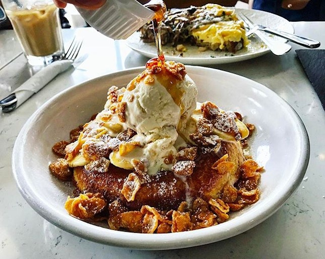 Atlas CoffeeHouse - All Day Brunch - ATLAS Butterscotch Banana Pancake (💵S$18.50) Signature Fluffy Pancake served with Caramelised Banana & House-Made Butterscotch & Honey Comb Ice-Cream.