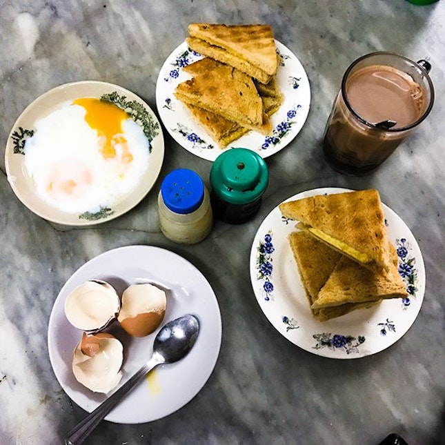 Hup Lee 合利 Coffeeshop, for Traditional Old School style breakfast.