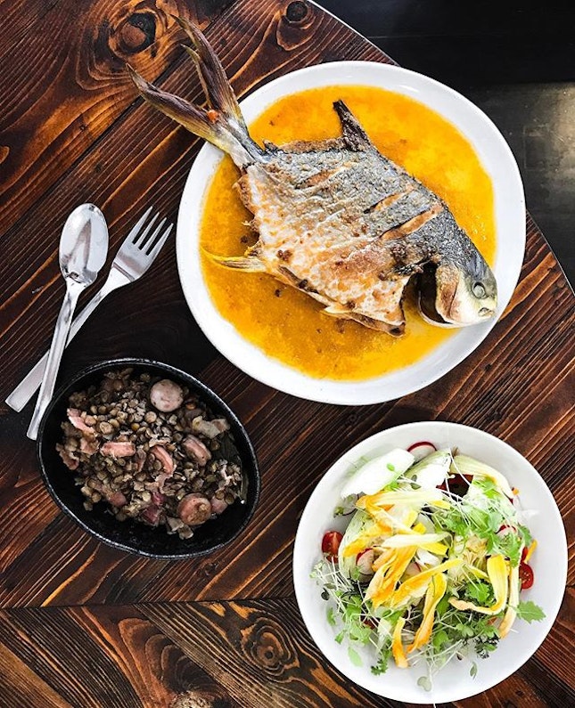 Bistro November - Sunday Brunch Menu (💵S$45++/15 October 2017) On The Table, Second Course 🏵
•
ACAMASEATS & GTK💮: Whole Fried Pomfret with Buerre Noisette - Prawn Head Butter.