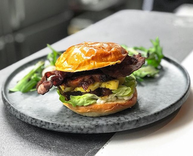 Butler’s Steakbar - HOSTED TASTING - Burger - Roasted Sriracha Pork (💵S$17) Slow-Roasted Sriracha Pork, Char-grilled fresh pineapple, bacon, lettuce brioche bun.