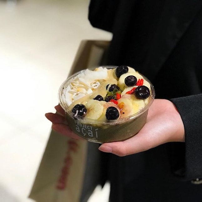 Project Açai @projectacai - Açai Bowls - Supergreens Açai Bowl (Medium/Large 💵S$9.30/S$14.50) 🥄
•
ACAMASEATS & GTK💮: The thought of blending two “superfoods” (detest that word, food are just food) together is not a foreign idea, but who would’ve thought that açai, kale and spinach, will be a sure-fire hit other than Project Açai.