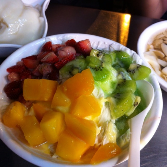 tauhuey on ice, shaved ice with mixed fruits, and tauhuey in peanut soup