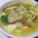 金汤鱼蓉羹 Minced Fish in Pumpkin Soup.
