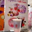 Taro milk foam strawberry drink - first pic taken with @huaweimobilesg P30 Pro
.