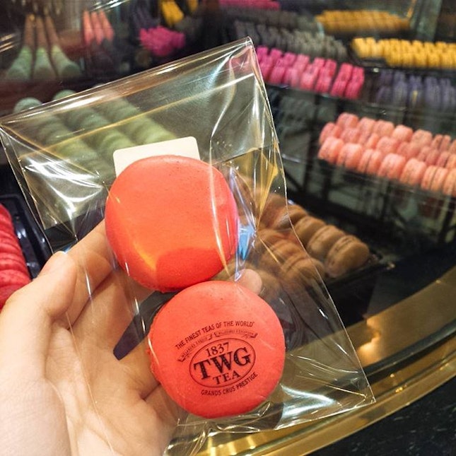 Limited Edition
Silver Moon Tea & Wild Strawberry [1 for $2.00]
I've been a fan of @twgteaofficial's macaroons and  always try all their limited edition flavours.