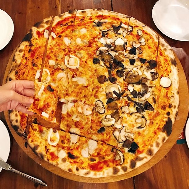XXL Pizza (Frutti Di Mare & Funghi)[S$55.00]
Large Pizza (Hawaiian) [S$24.00]
Mango Smoothie [S$5.00]
Banana Smoothie [S$5.00]

Major love for the abundant toppings of ingredients and thin base pizzas.