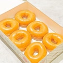 Original Glaze Donuts [S$15.60/ 6pcs]
・
@krispykreme donuts to celebrate the weekend💛
・
#burpple #FoodiegohChangiAirport
・
・
・
・
・
#instadailyphoto #photooftheday #followme #picoftheday #follow #instadaily #food #yummy #foodstagram #foodgasm #sgfoodies #sgfoodie #dailyinsta #foodsg #singaporefood #whati8today #sgfoodporn #eatoutsg #8dayseat #singaporeinsiders #singaporeeats #sgfoodtrend #sgigfoodie #thisisinsiderfood #foodinsingapore #foodinsing