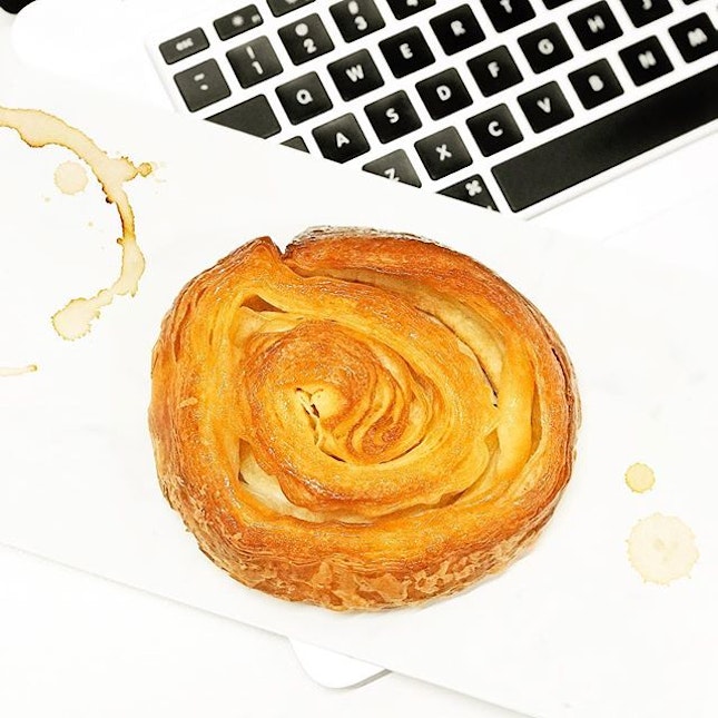 Kouign Amann [S$3.80]
・
@TiongBahruBakery’s signature pastry with a cup of tea is just yums!