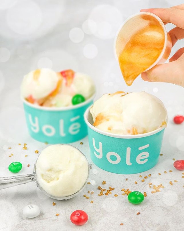 [GIVEAWAY] @YoleSingapore has recently launched a Christmas special golden sauce that sparkles✨Glittery sweet melon-ish taste that’s somewhat too acquired for my likings?..