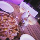 Date night with the hubby :) pizza & wine combo for $40 #pizza #wine #sgeats #singapore #sgfood #instafood #datenight #clarkequay #singaporeriverfestival #silentdisco #tightropewalking #bungeejump #burpple