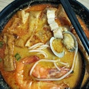 Curry Seafood Roasted Pork Noodles ($6.50) | Not your usual curry noodles!