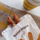 Donut Sticks ($2) | TBH it's like a sweetened youtiao, which really isn't a bad thing.