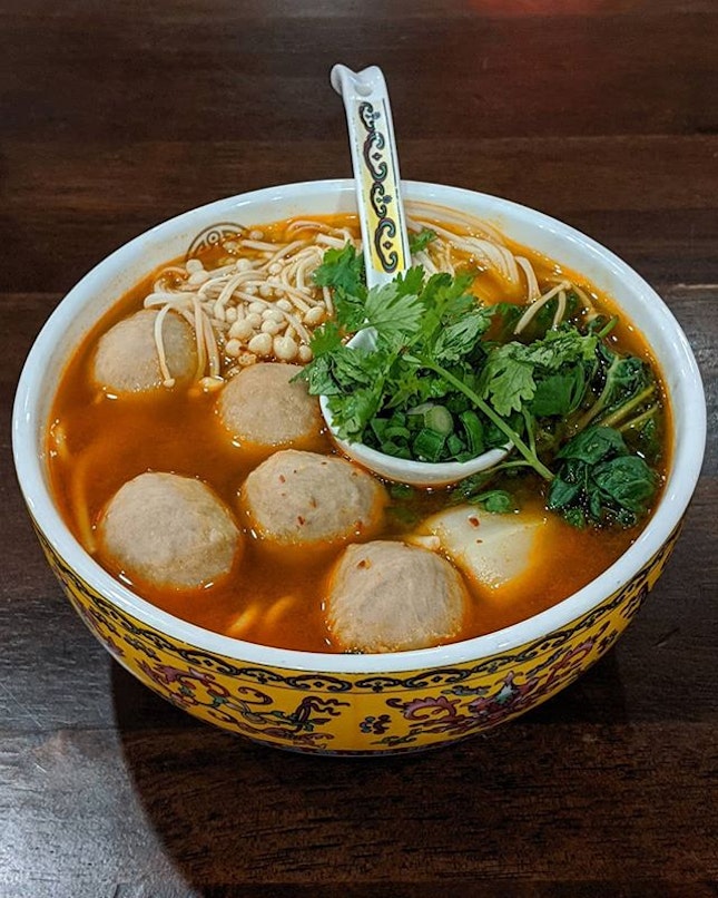 Spicy Bursting Meatball Noodles 🍜 & Snow Pear Drink 🍐🥤 @ Go Noodle House 有间面馆
:
:
#malaysia #johor #johorbahru #my #jb #food #foodie #foodies #burpple #burpplesg #foodporn #foodpornsg #instafood #gourmet #foodstagram #yummy #yum #foodphotography #nofilter #lunch #gonoodlehouse #spicy #soup #noodles #meatballs #mushrooms #snowpear #drink #lunch #weekday #citysquare