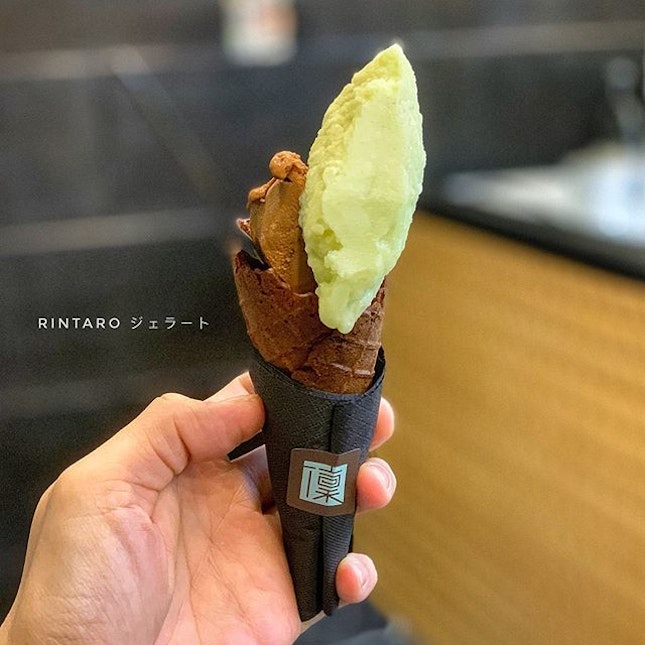Japanese Muscat & Chantaburi Cacao Gelato on a Freshly Made Cacao Waffle Cone🍦
:
:
#thailand #th #thai #bangkok #bkk #thaifood #food #foodie #foodies #burpple #foodporn #instafood #gourmet #foodstagram #yummy #yum #foodphotography #travel #travelphotography #wanderlust #mobilephotography #icecream #sweet #gelato #muscatgrapes #cacao #waffle #cone #wdistrict