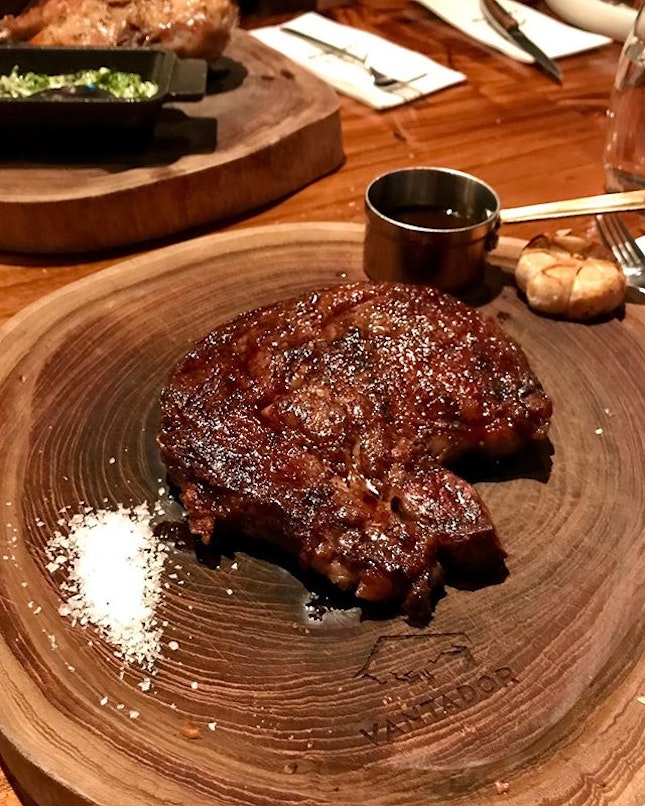 Besides Prime’s reputable steak that left a bloody good impression, Vantador’s #highlyRAEted for a perfect wet/dry aged steak, make no misteak about it !